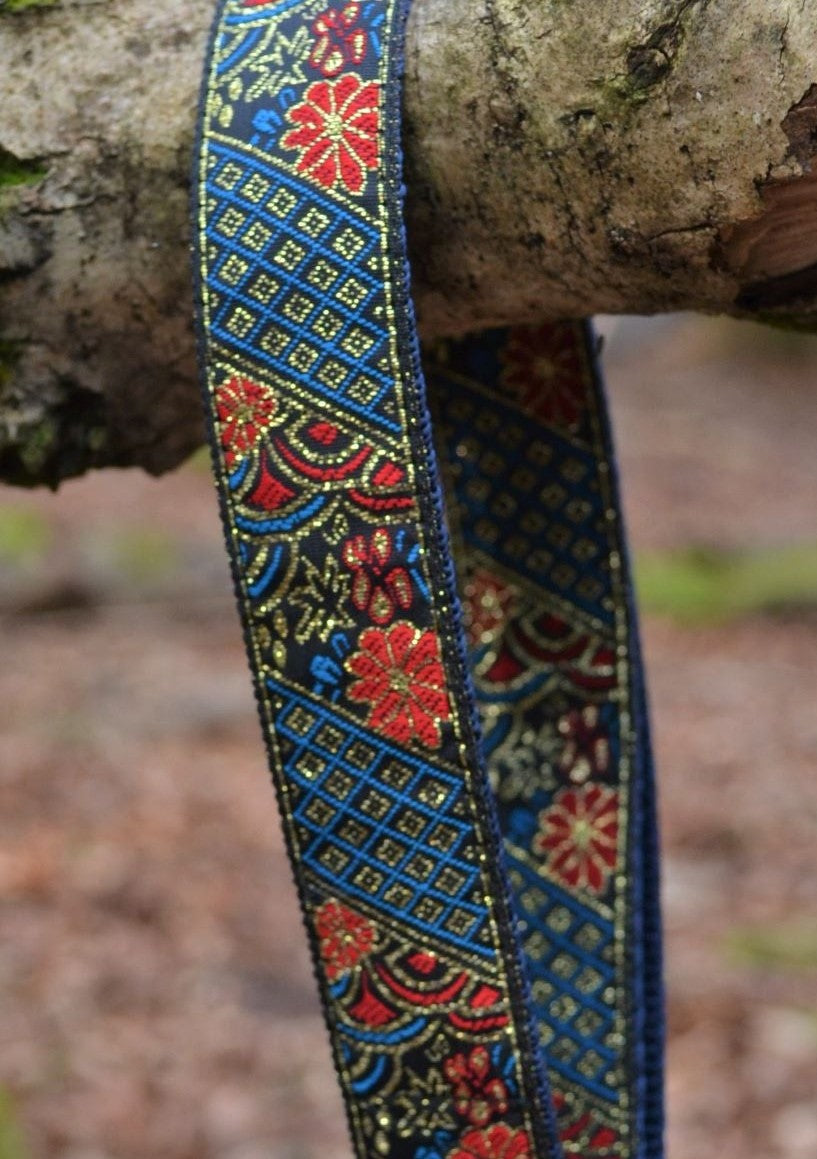 Blue/Red Oriental Pattern Collar 13-20"