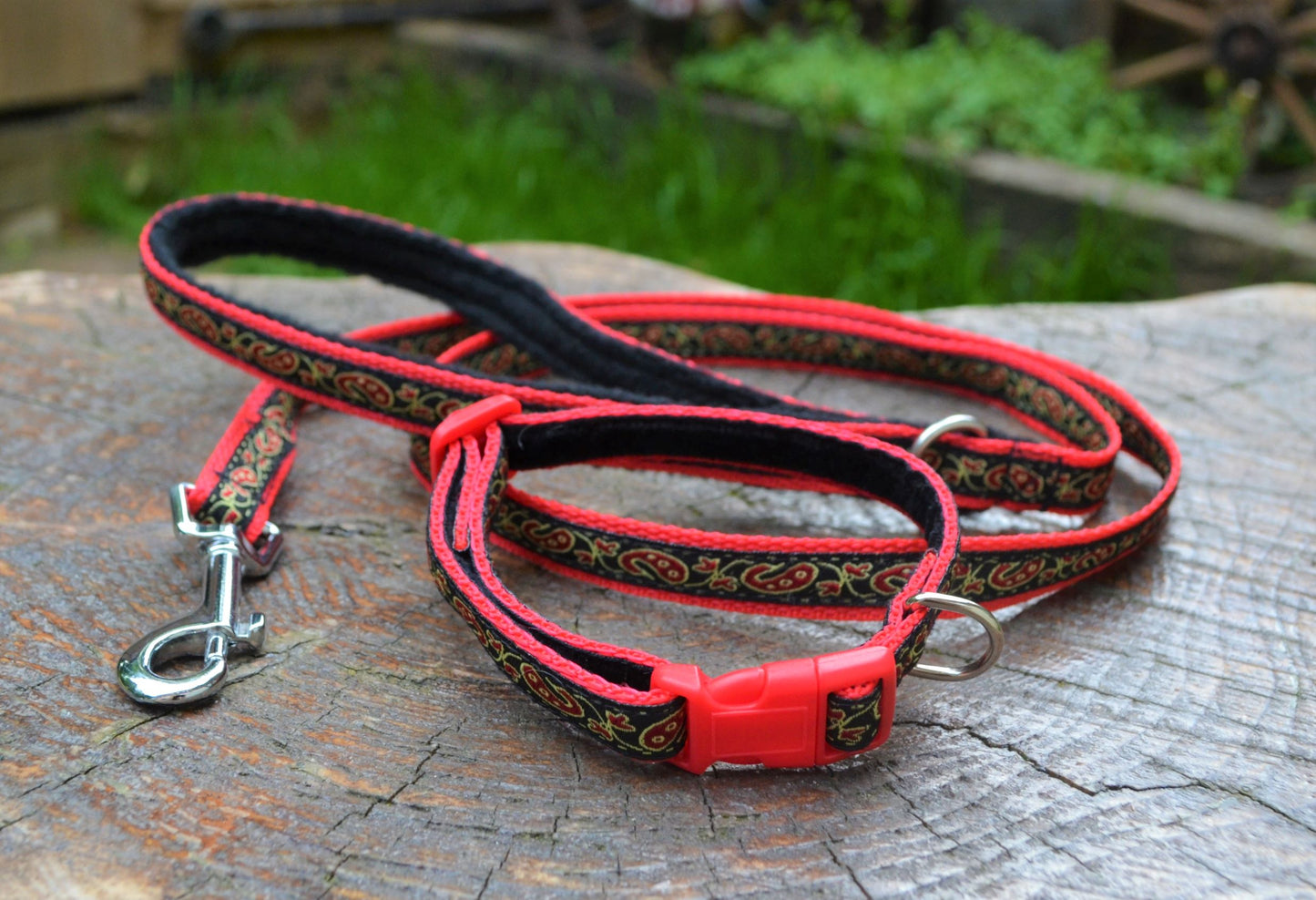 Red/Black Paisley Pattern Collar & Lead Set