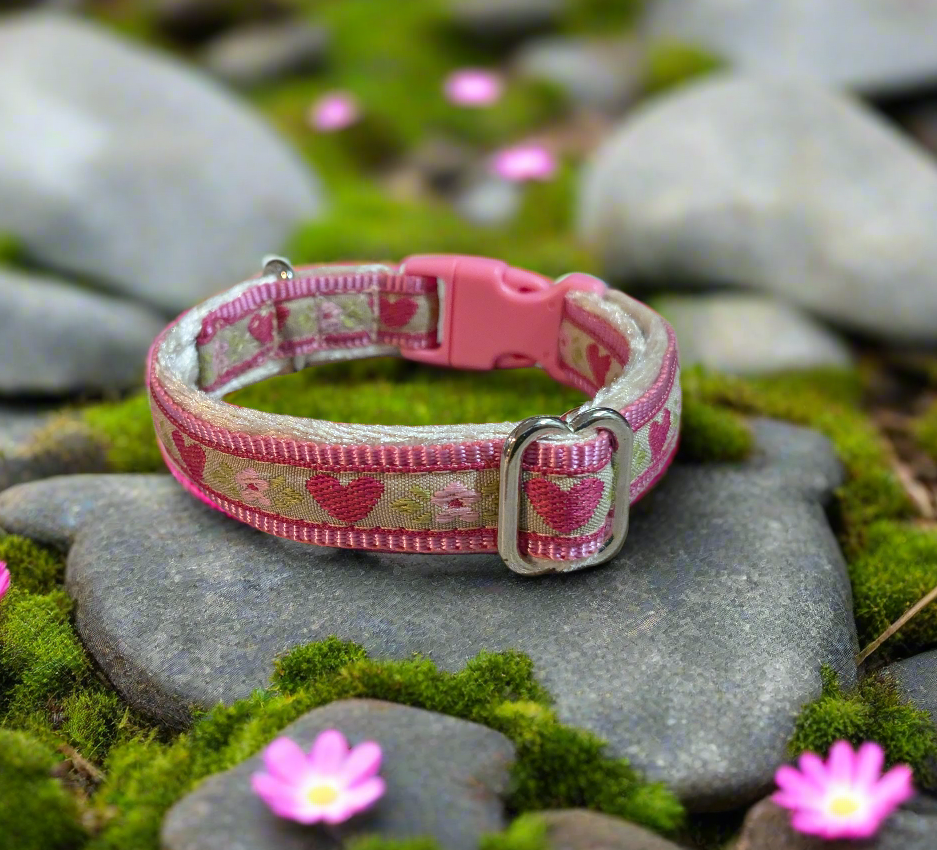 8-11" Pink Love Hearts Pattern Collar