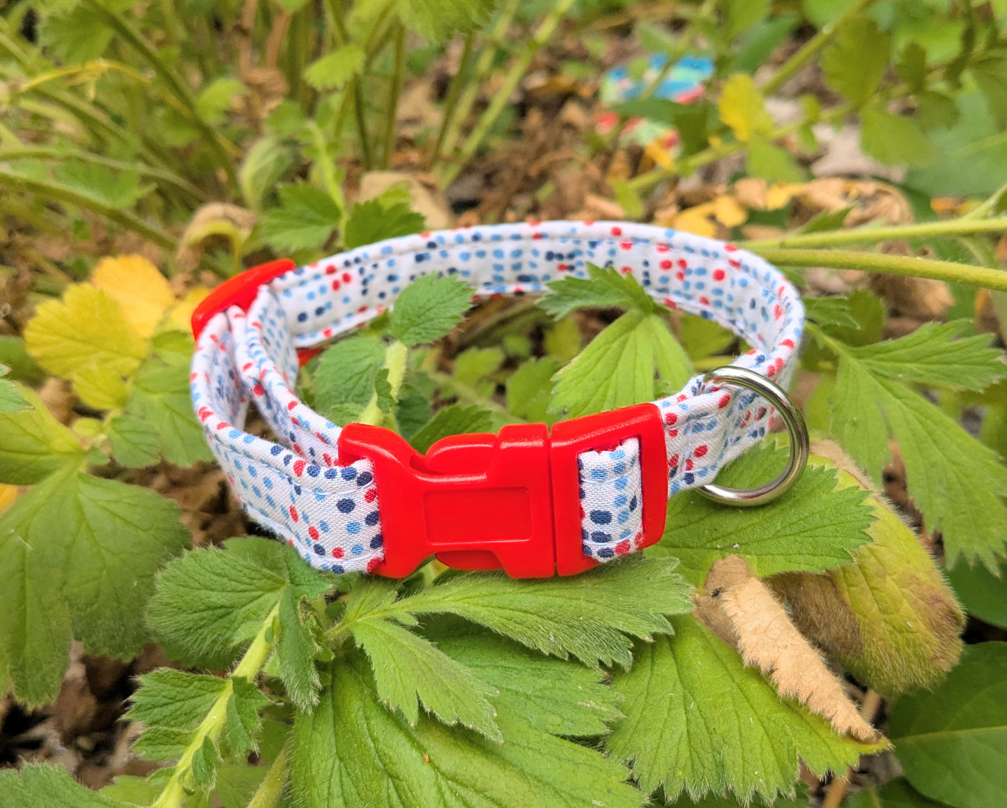 Red/Blue Dots on White Fabric Collar 16mm
