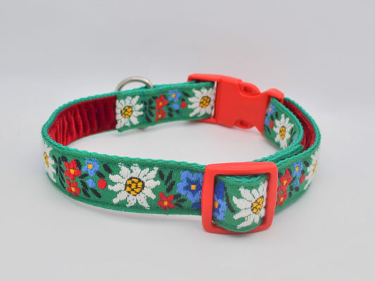 Vintage Green Floral Pattern Collar