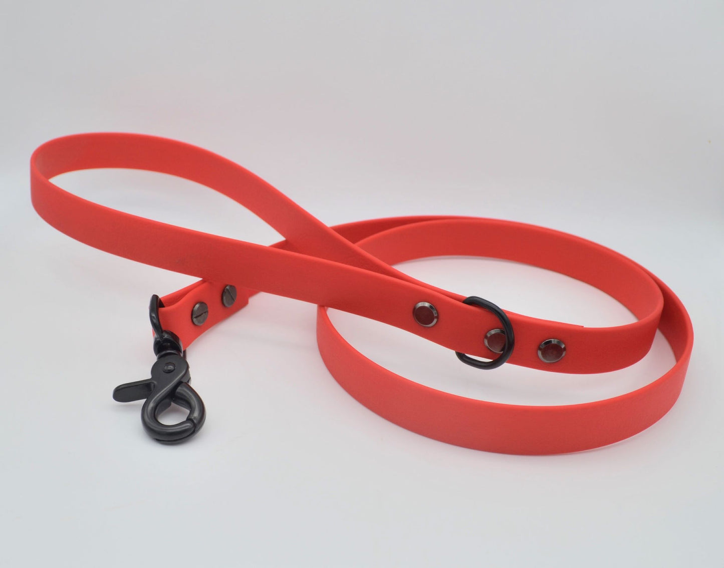 Red Waterproof Coated Webbing Lead 20mm Black or Silver Finish