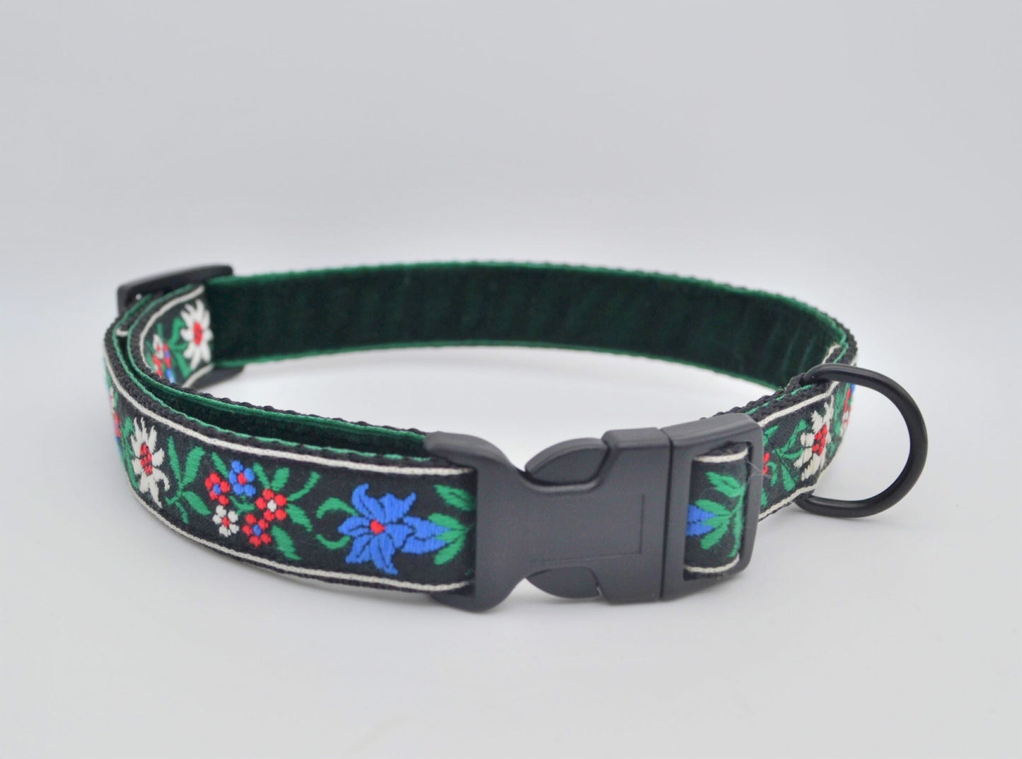 Vintage Black Flower Chain Pattern Collar