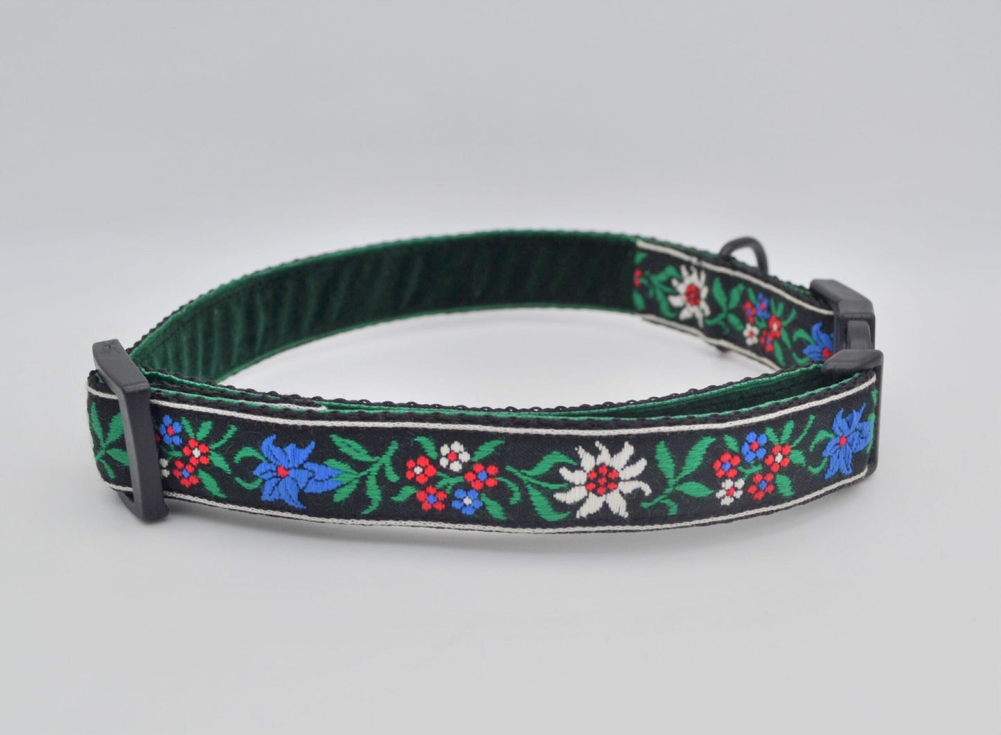 Vintage Black Flower Chain Pattern Collar