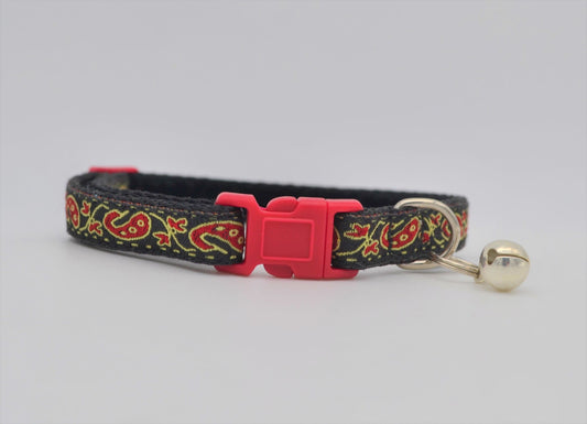 Black/Red Paisley Pattern Cat Collar (Safety Buckle)