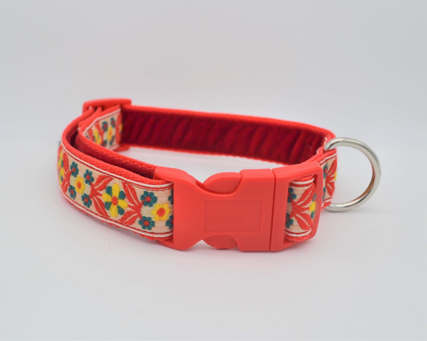 Vintage Yellow/Red Scandinavian Pattern Collar