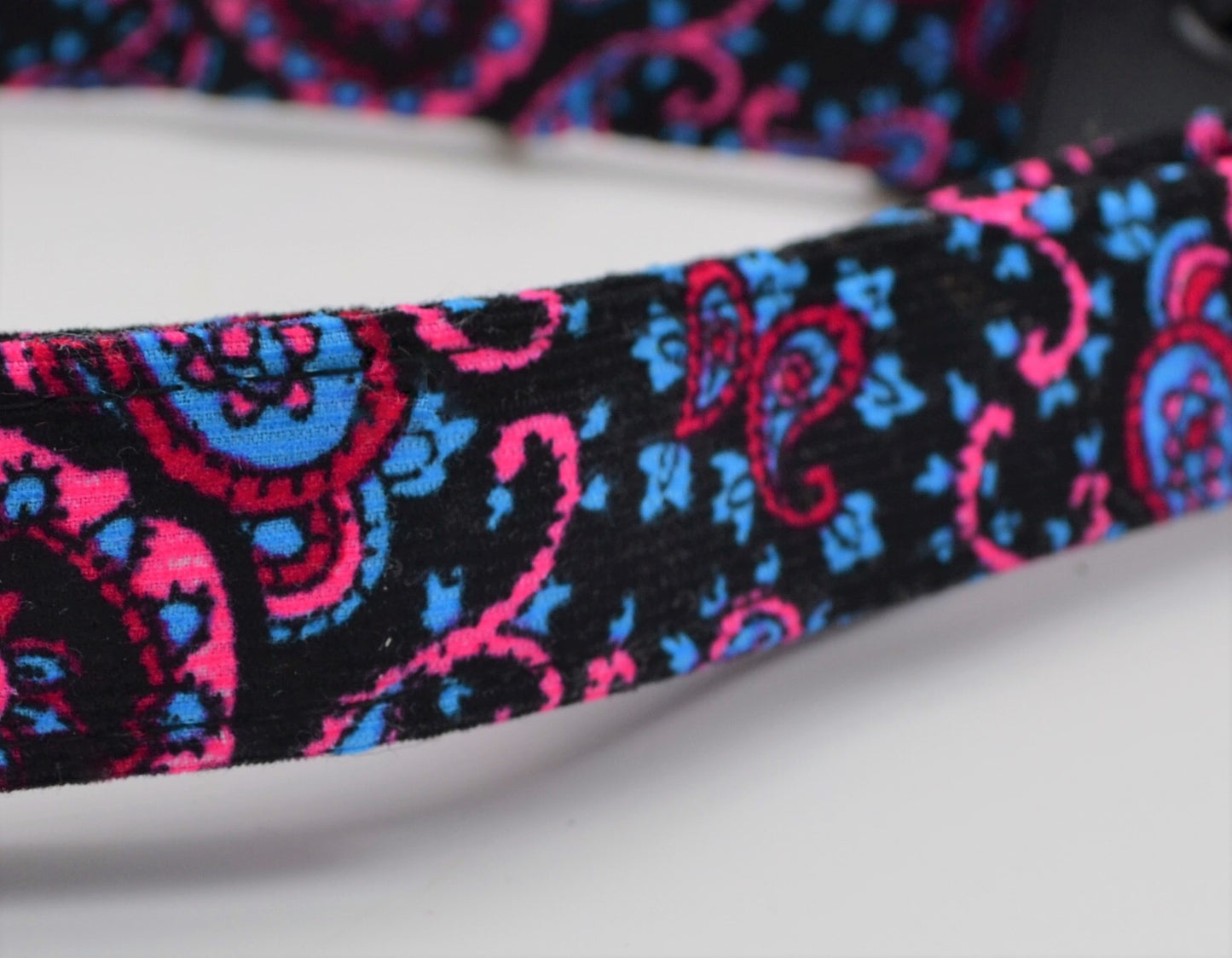 Black/Pink Paisley 25mm Corduroy Fabric Collar