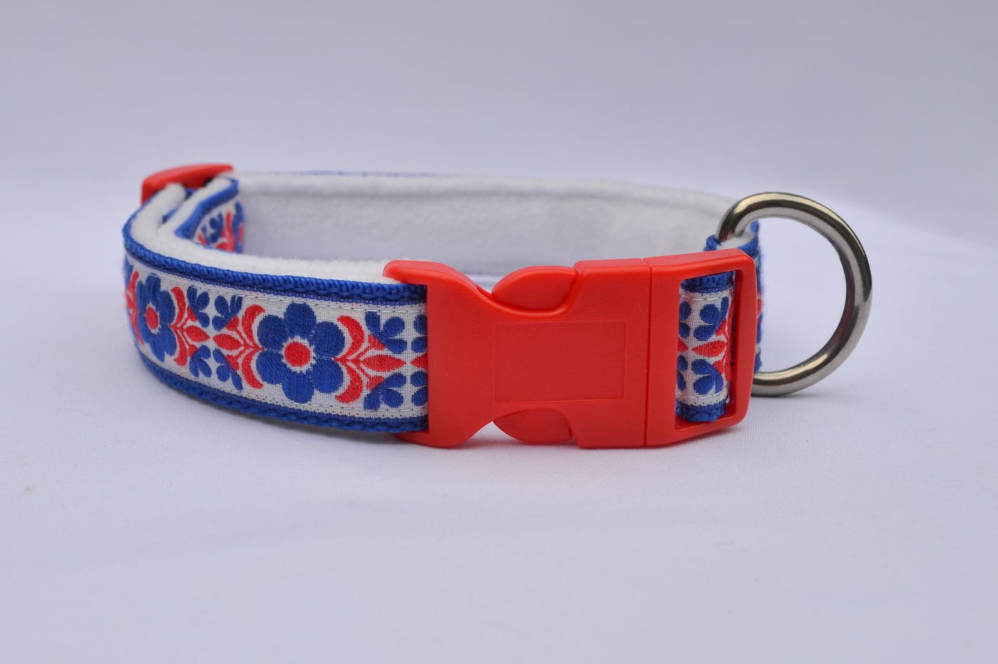 Vintage Dutch/Scandinavian Style Pattern Collar