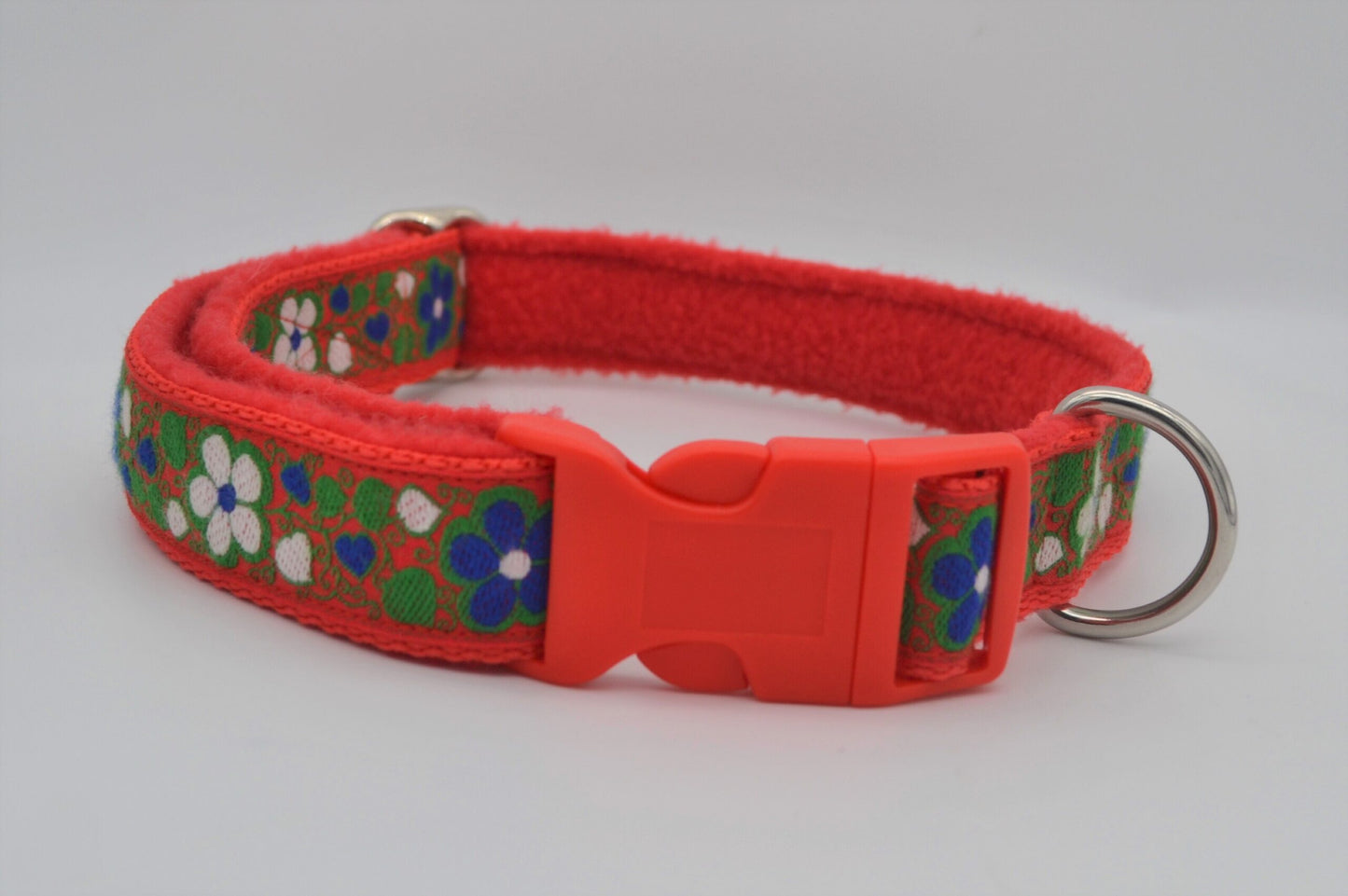 Vintage Flower Vine Pattern Collar (Red Fleece)