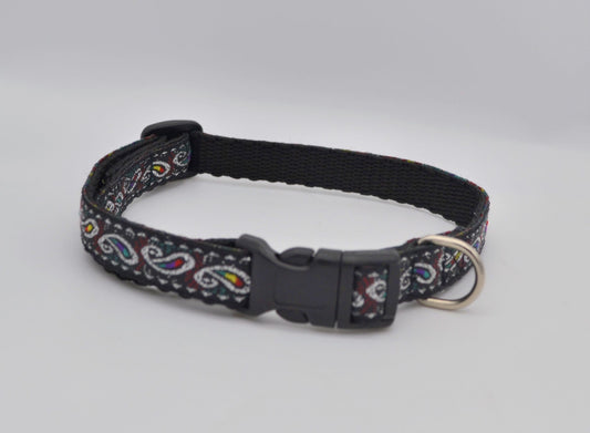 Black/Silver Paisley Pattern Collar