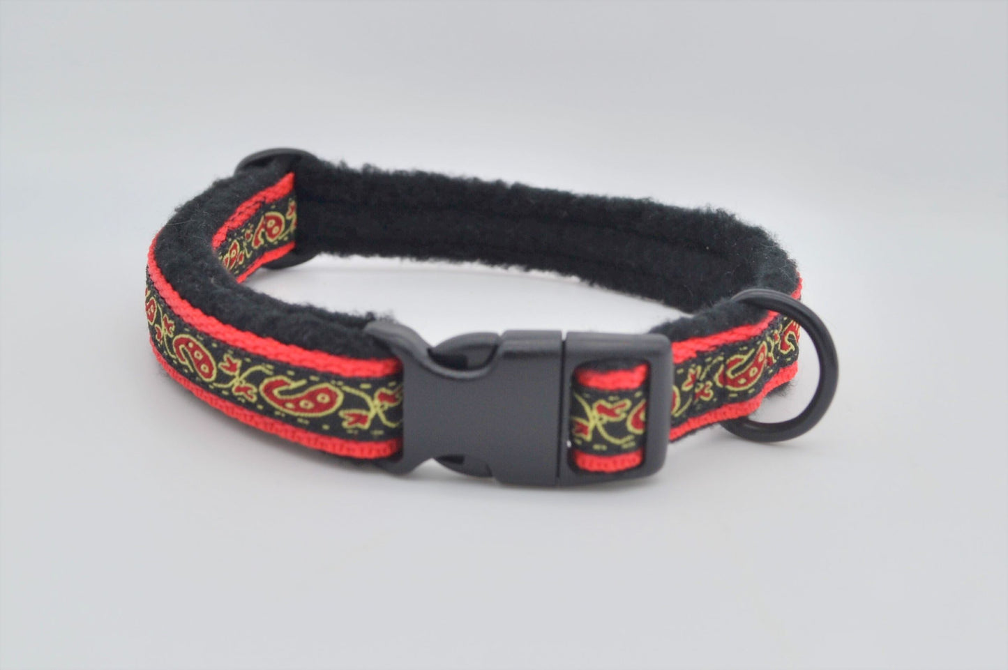 Red/Black Paisley Pattern Collar 16mm