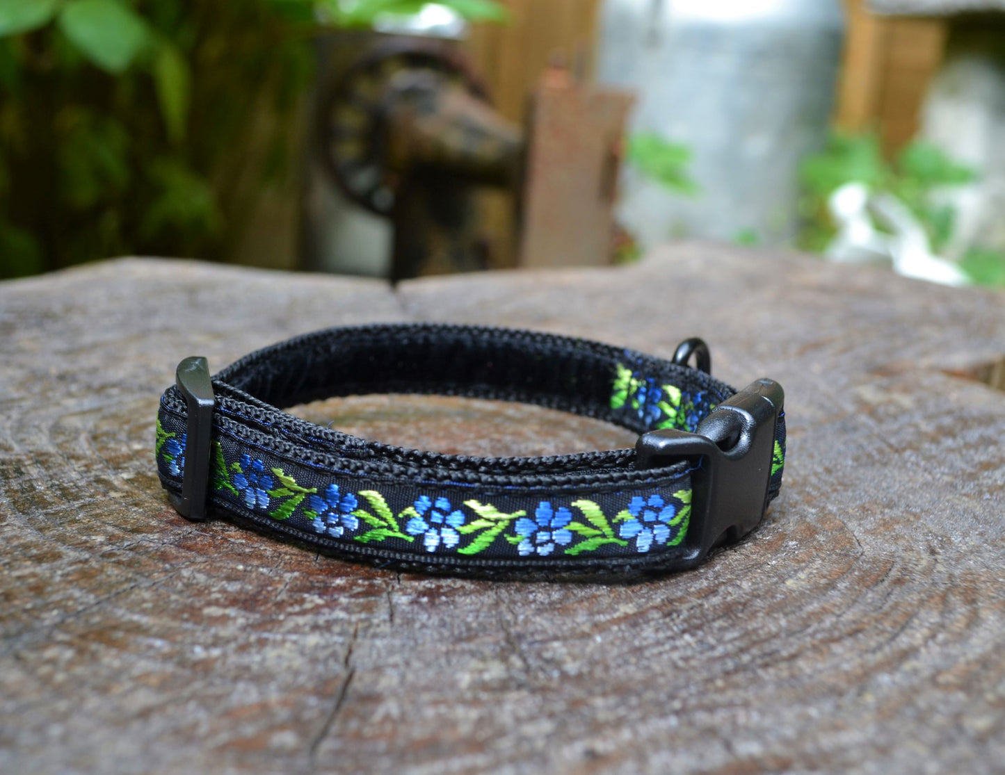 Blue/Black Flower Pattern Collar