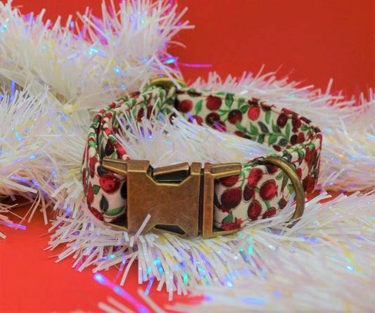 Red Berries Fabric Collar (Antique Brass)