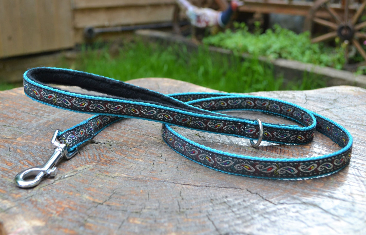 Turquose/Black Paisley Pattern Lead 16mm