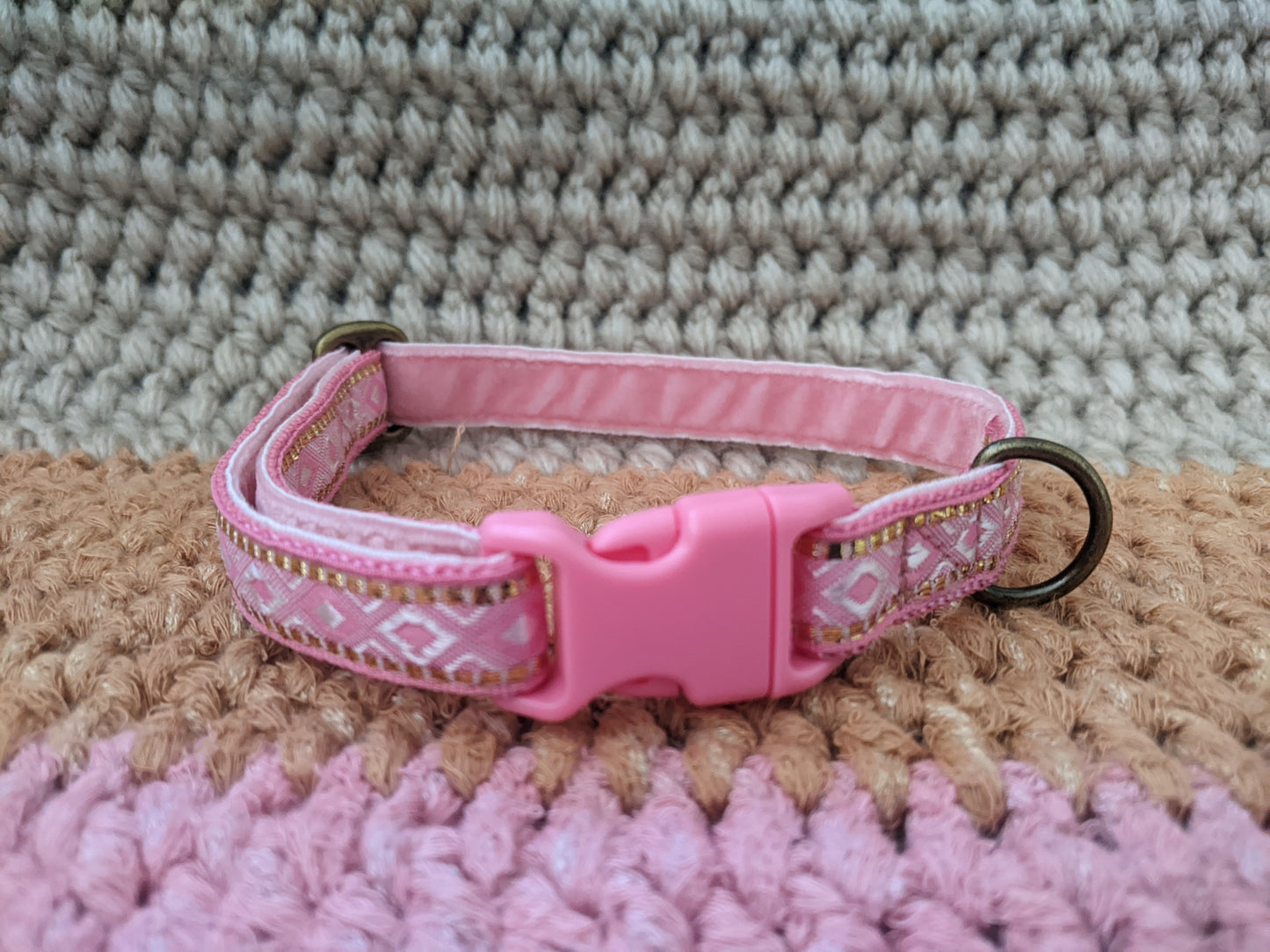 Pink Diamonds Pattern Collar