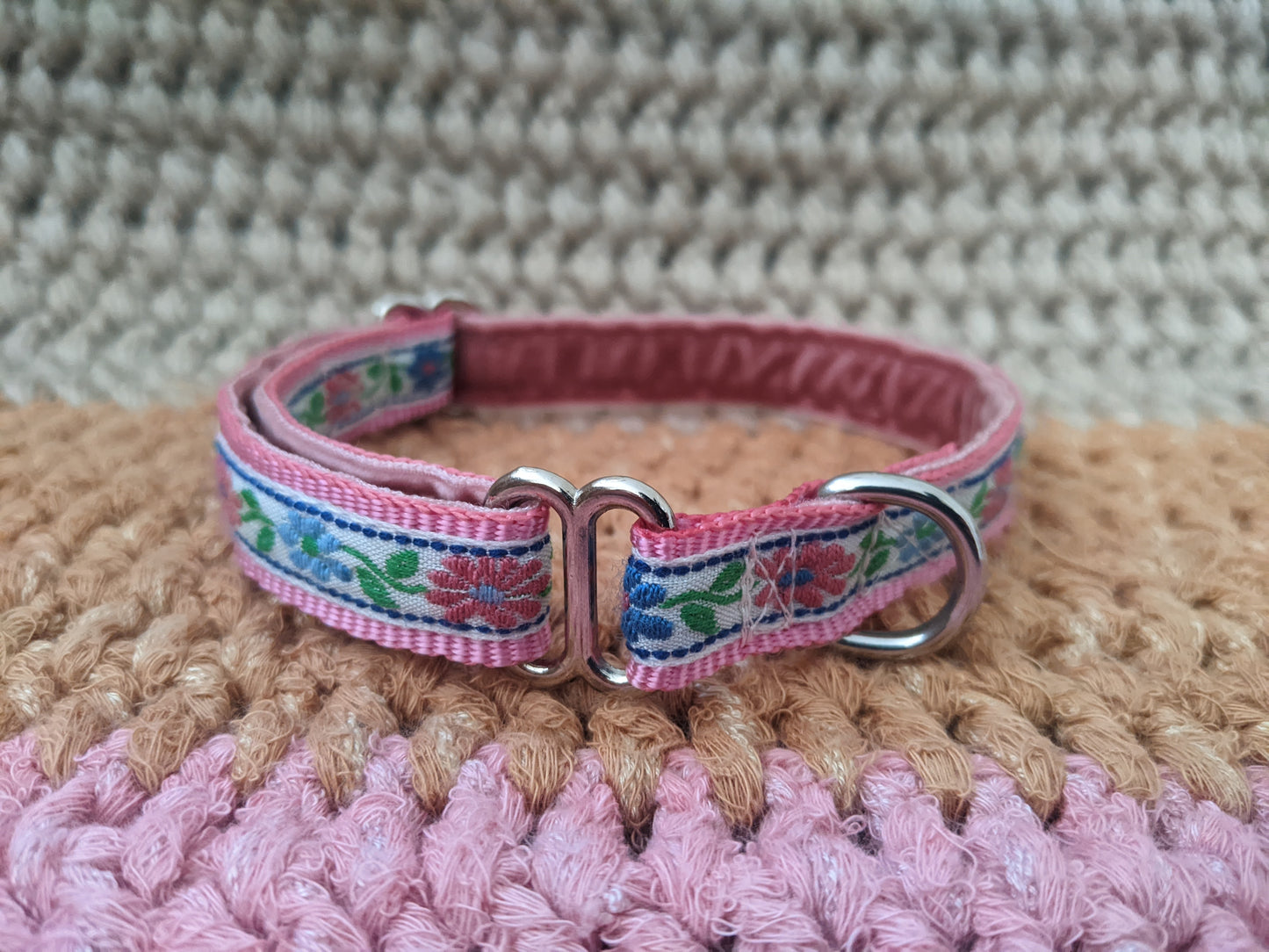 Vintage Floral On Pink Pattern House Collar