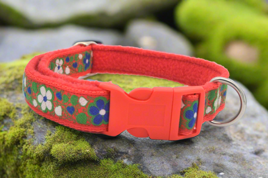 Vintage Flower Vine Pattern Collar (Red Fleece)