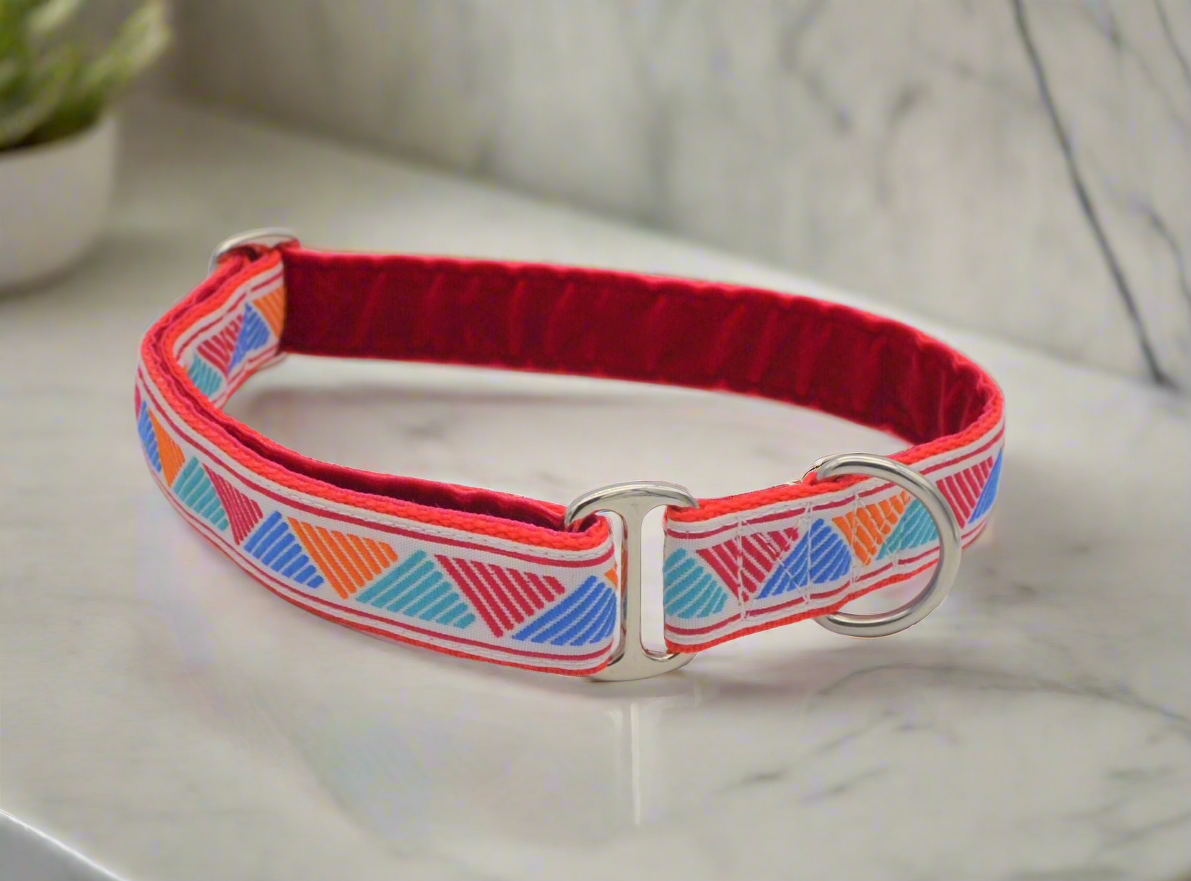 Red Retro Abstract Triangles House Collar