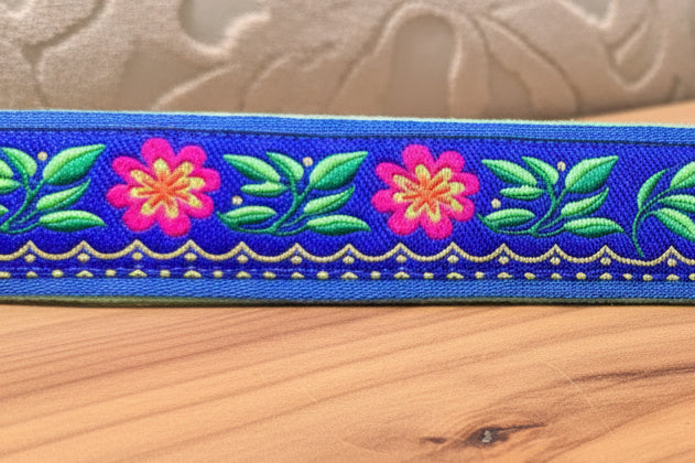 14-22" Leaves And Flowers Pattern 50mm Martingale Collar (Blue)