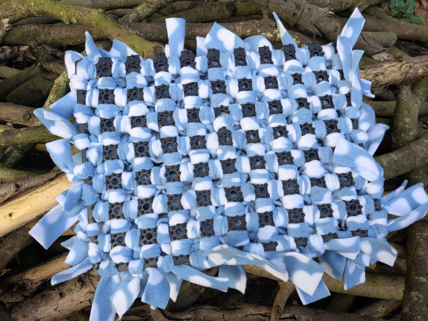 Standard 30cm x 40cm Snuffle Mat - Blue/White Hearts