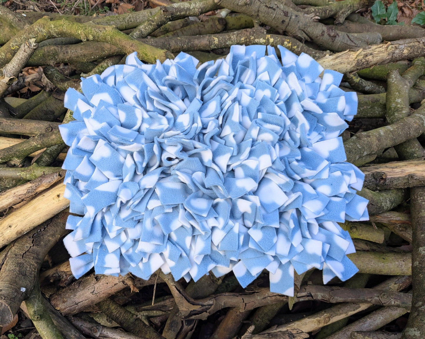 Standard 30cm x 40cm Snuffle Mat - Blue/White Hearts